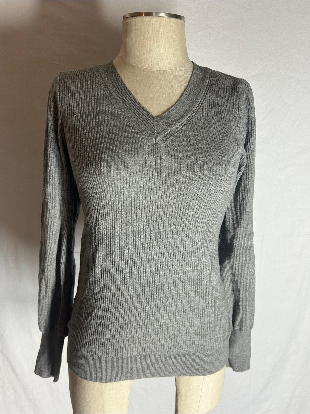 LOFT Gray Ribbed V-Neck Sweater